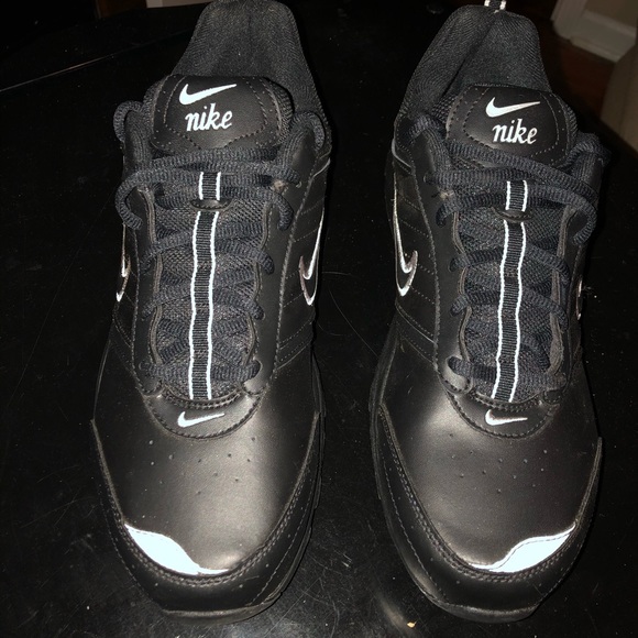 Nike Walking shoes - Picture 4 of 5